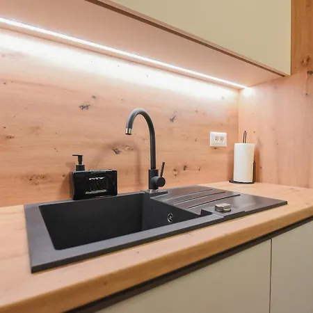 Apartman Nice شقة